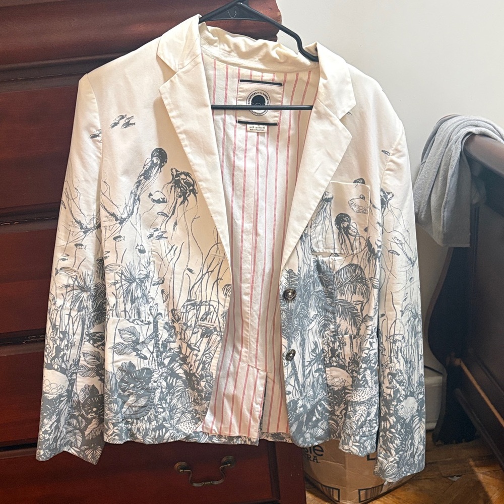 Elegant White and Gray Floral Blazer